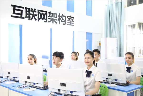 【媒體關(guān)注】為什么學互聯(lián)網(wǎng)新技術(shù)，要來新華？