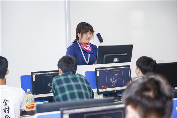 女孩子讀什么技校好？