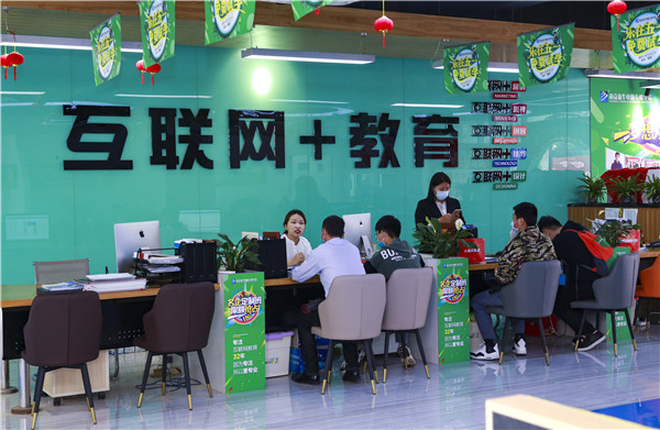 【南京新華五一試學(xué)營】試學(xué)火爆，歡迎新同學(xué)來到南京新華~
