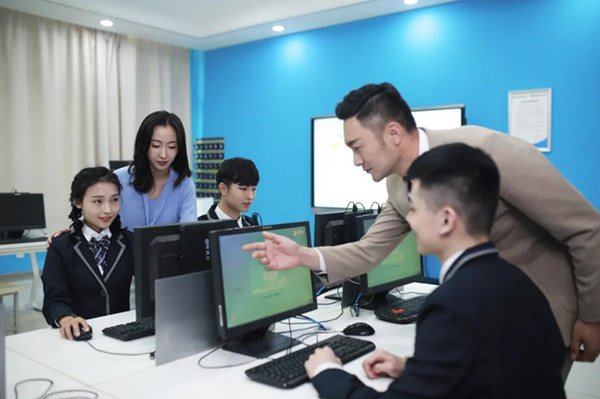 初<a href=http://njxh.cn target=_blank class=infotextkey>高中</a>畢業(yè)學技術，該如何選學校？