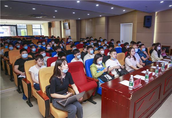 就業(yè)保障丨千企萬崗進校園，助力學子精準就業(yè)！