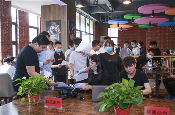 就業(yè)保障丨千企萬崗進校園，助力學子精準就業(yè)！