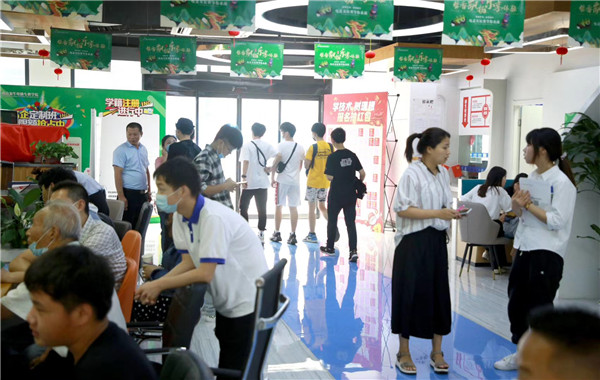 好學(xué)校成就好未來，新華電腦學(xué)校正在火熱招生中……