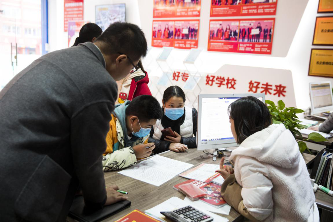 為什么總勸你來校實(shí)地考察？好學(xué)校不怕比較！