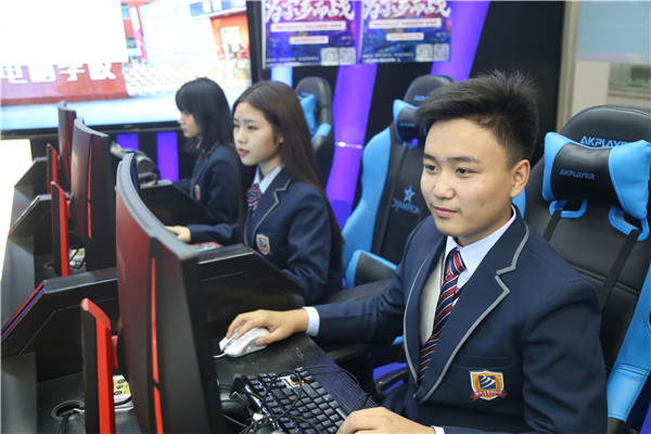 中考之后，如何選擇電競<a href=http://njxh.cn target=_blank class=infotextkey>專業(yè)</a>學(xué)校？