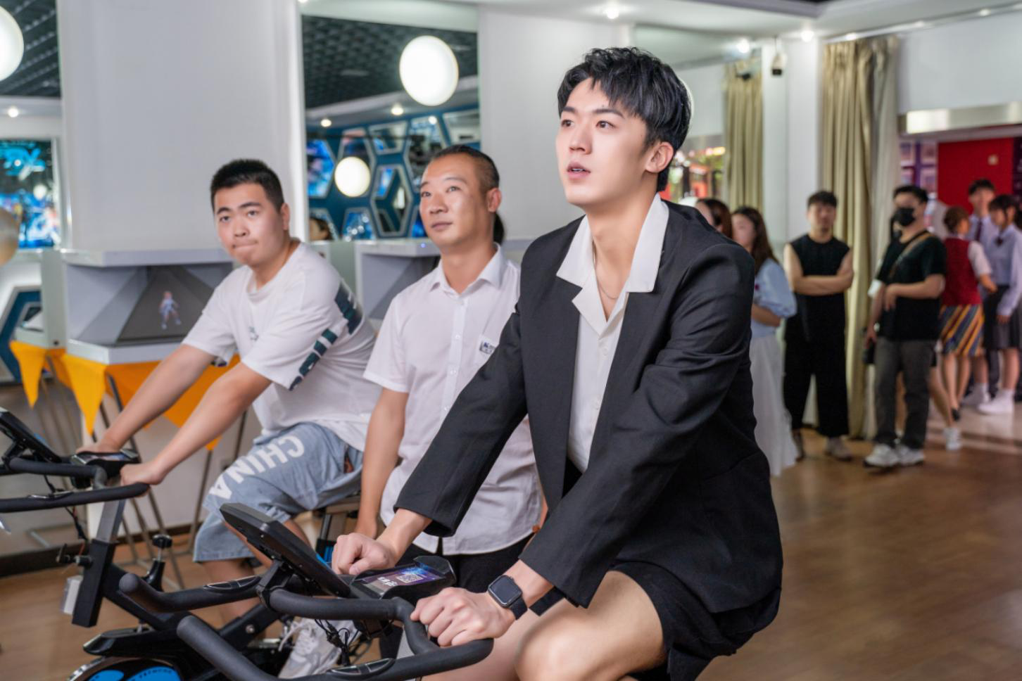 明星帶路|盧東旭探秘校園黑科技，直擊新華硬實(shí)力！