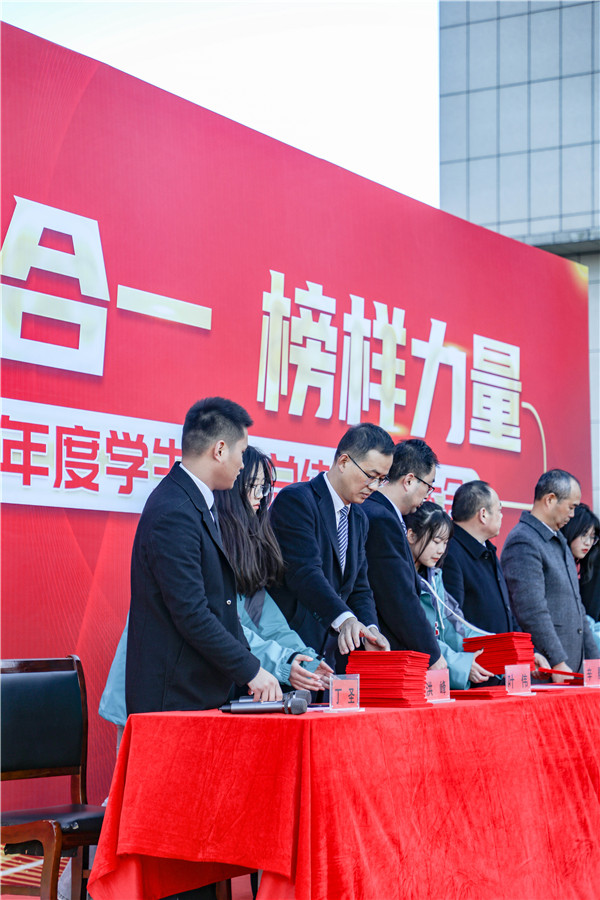 知行合一，榜樣力量 —南京新華2021年度學(xué)生工作總結(jié)暨表彰大會(huì)圓滿落幕！