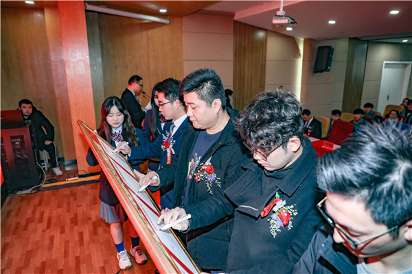 “校企攜手，賦能未來” ——南京新華2022年春季名企定制班簽約儀式