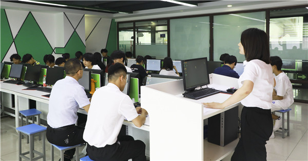 南京新華結(jié)課答辯|你們的成長，我們來見證！
