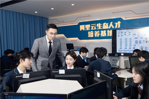 為什么新職教法引起社會熱議，新華帶你了解