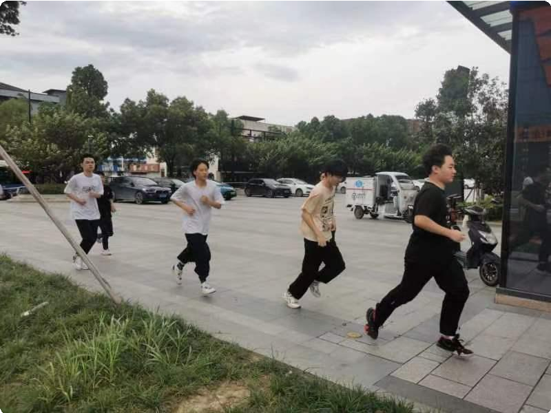 “玩轉(zhuǎn)熱愛(ài)，競(jìng)無(wú)止境”|新華互聯(lián)網(wǎng)科技2022電競(jìng)青訓(xùn)營(yíng)正式開營(yíng)！