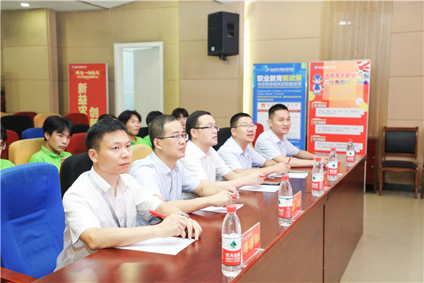 為幫助我校學(xué)生明確職業(yè)生涯規(guī)劃，確定個人職業(yè)方向，強化職業(yè)規(guī)劃意識，更好地樹立個人理想，2022年7月29日，南京新華電腦專修學(xué)校在學(xué)術(shù)報告廳舉行第十二屆職業(yè)生涯規(guī)劃演講大賽