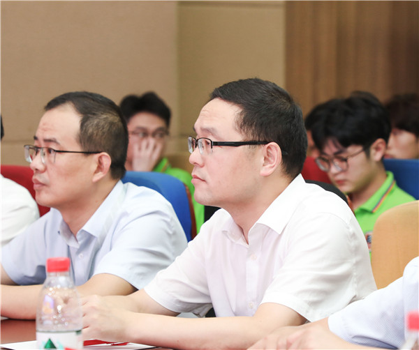 為幫助我校學(xué)生明確職業(yè)生涯規(guī)劃，確定個人職業(yè)方向，強化職業(yè)規(guī)劃意識，更好地樹立個人理想，2022年7月29日，南京新華電腦專修學(xué)校在學(xué)術(shù)報告廳舉行第十二屆職業(yè)生涯規(guī)劃演講大賽