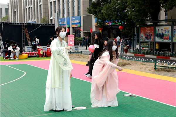 “三八”國際婦女節(jié)來臨，南京新華向所有女性致以節(jié)日最美好的祝福！