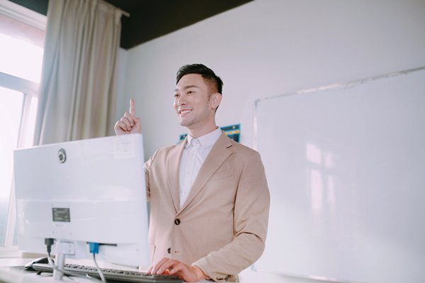 初中畢業(yè)生選<a href=http://njxh.cn target=_blank class=infotextkey>專業(yè)</a>，怎么選？