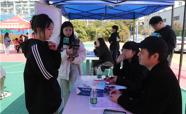 新華筑夢，職贏未來 南京新華2024年春季校園招聘會暨校企融合簽約儀式圓滿舉行