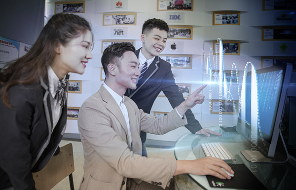 2020年學(xué)WEB前端開發(fā)專業(yè)的前景如何？