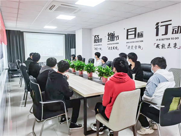 企業(yè)招聘進(jìn)校園，助力學(xué)生高質(zhì)量就業(yè)