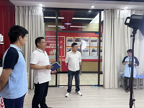 企業(yè)進(jìn)校園，真實(shí)電商直播項(xiàng)目