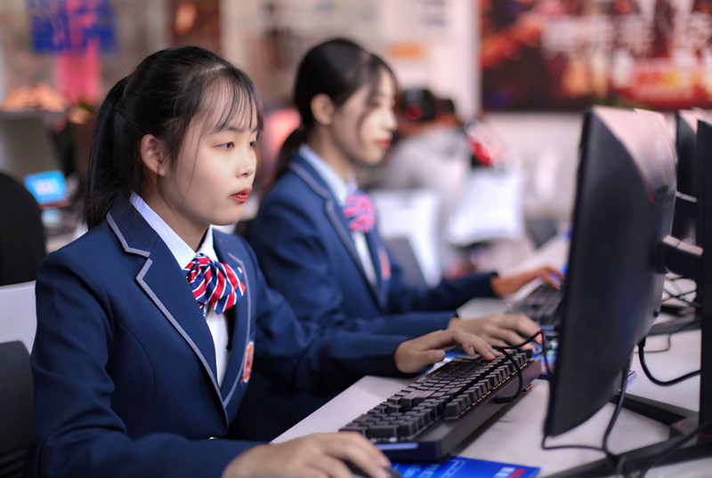 初高中女生學(xué)什么專業(yè)好？女生最吃香的互聯(lián)網(wǎng)熱門專業(yè)排名出爐！